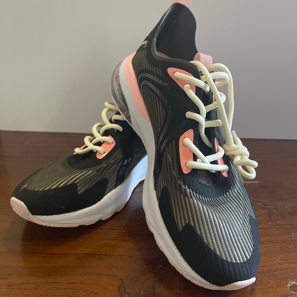 Fabletics Size 7 Black & Pink “Manhattan” Athletic Shoes - Never Used/Worn